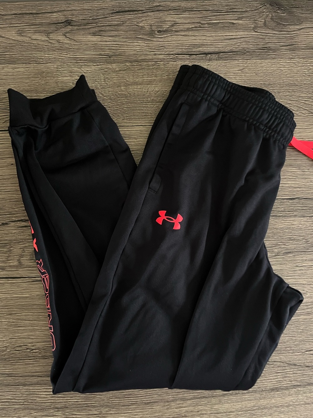 NWOT Under Armour Boys Black/Red Jogger Athletic Sweatpants L+